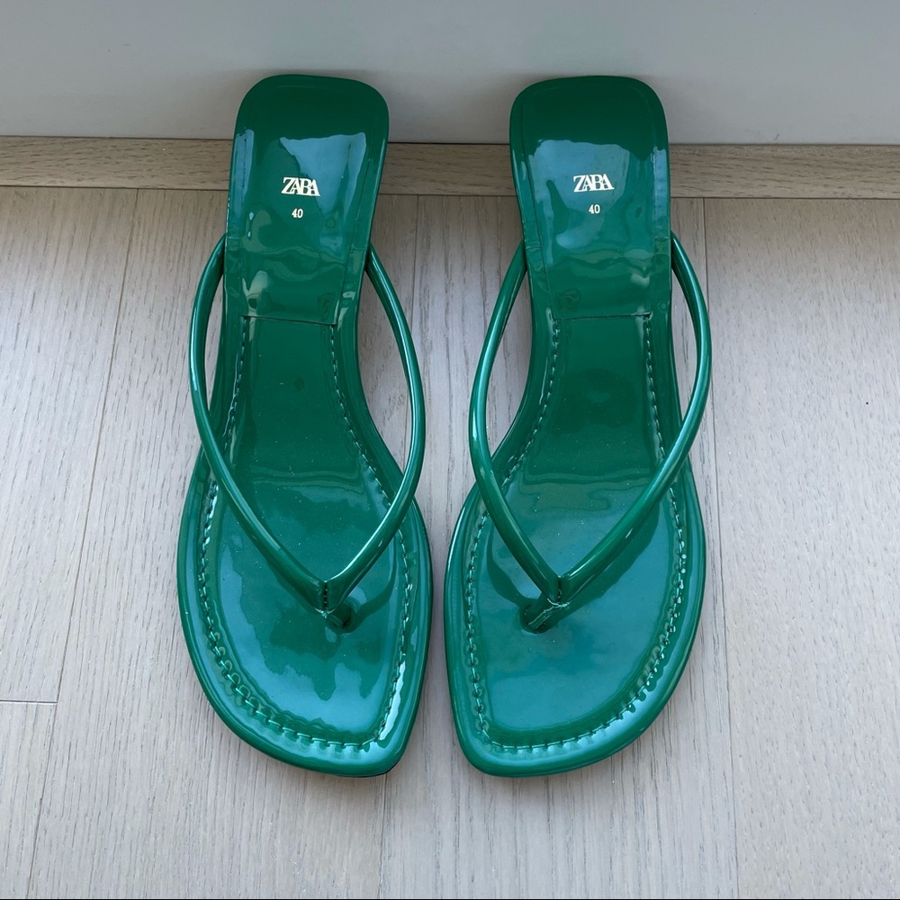 Zara green patent flip flop kitten heels